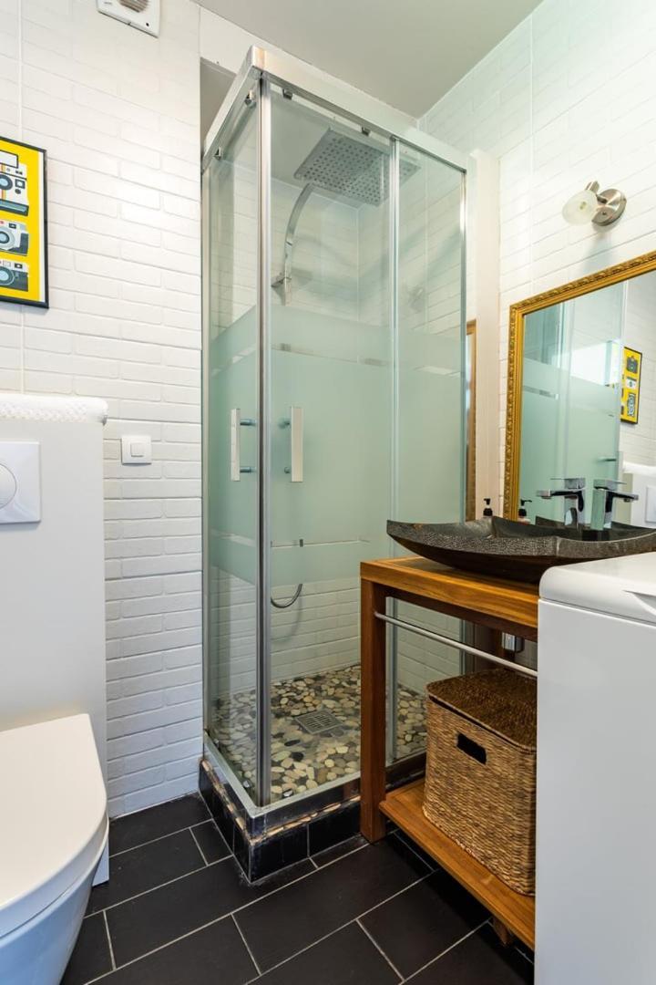 Le Capucin - Petit Duplex Avec Place De Parking Динар Экстерьер фото